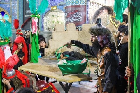تصاویر/آیین نمادین کاروان اسرای کربلا به شام در نجف ایران