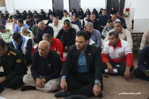 غبارروبی قبور مطهر شهدا در خورموج