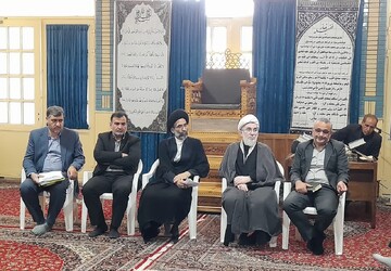 حضور مسئولان بین مردم مشکلات جامعه را رفع می‌کند