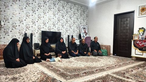 تصاویر دیدار مسئولان و فرماندهان سپاه لرستان با خانواده های شهیدان حبیبی و محمدی زرین چقا