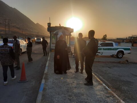 تصاویر/ بازدید امام جمعه دره‌شهر از مقر های ایست و بازرسی