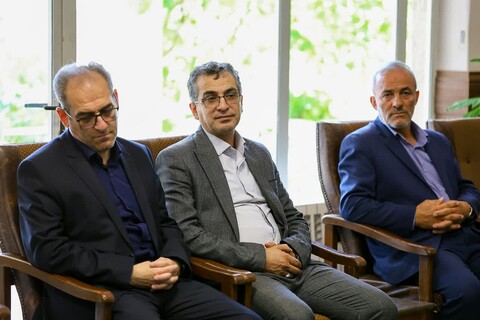 تصاویر | دیدار جمعی از مدیران و کارکنان اداره کل امور مالیاتی آذربایجان شرقی با نماینده ولی فقیه در استان آذربایجان شرقی