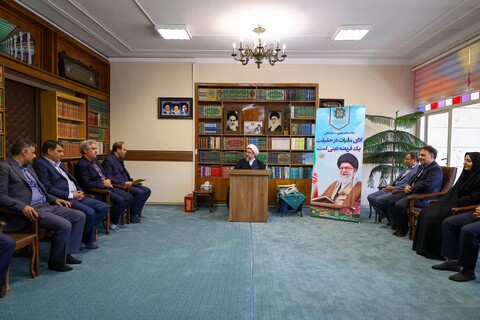 تصاویر | دیدار جمعی از مدیران و کارکنان اداره کل امور مالیاتی آذربایجان شرقی با نماینده ولی فقیه در استان آذربایجان شرقی