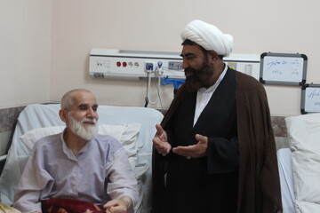تصاویر / عیادت مدیر حوزه علمیه استان قزوین از حجت الاسلام عباسی