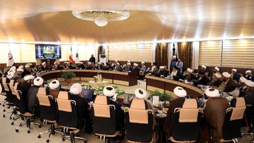 تصاویر/جلسه مدیر حوزه های علمیه به همراه معاونین ستادی با مدیران استانی حوزه در مشهد مقدس