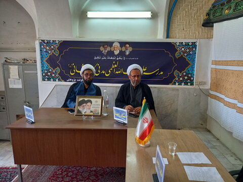 تصاویر/ جلسه دفاعیه تحقیق پایانی طلبه مدرسه علمیه آیت‌الله مدنی کاشانی(ره)