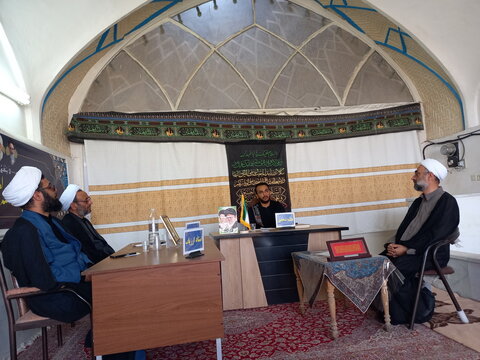 تصاویر/ جلسه دفاعیه تحقیق پایانی طلبه مدرسه علمیه آیت‌الله مدنی کاشانی(ره)