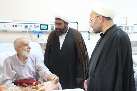 تصاویر / عیادت مدیر حوزه علمیه استان قزوین از حجت الاسلام عباسی