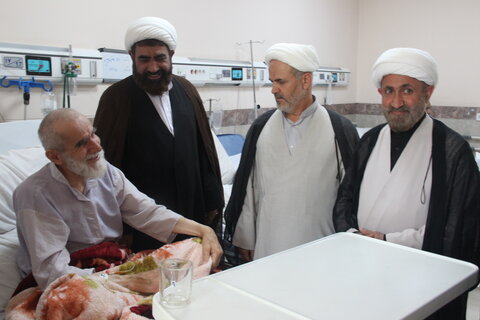 تصاویر / عیادت مدیر حوزه علمیه استان قزوین از حجت الاسلام عباسی