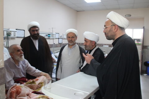 تصاویر / عیادت مدیر حوزه علمیه استان قزوین از حجت الاسلام عباسی