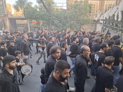 تصاویر/ مراسم سنتی مذهبی زنجیرزنی هیئت سجادیه کاشان