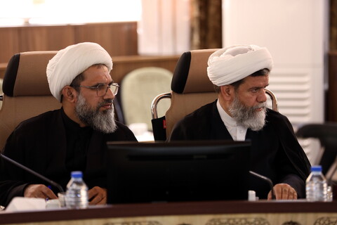 تصاویر/جلسه مدیر حوزه های علمیه به همراه معاونین ستادی با مدیران استانی حوزه های علمیه در مشهد مقدس