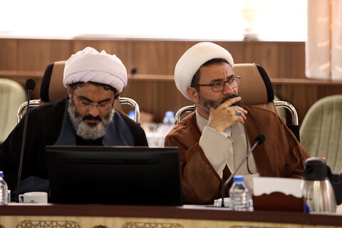 تصاویر/جلسه مدیر حوزه های علمیه به همراه معاونین ستادی با مدیران استانی حوزه های علمیه در مشهد مقدس