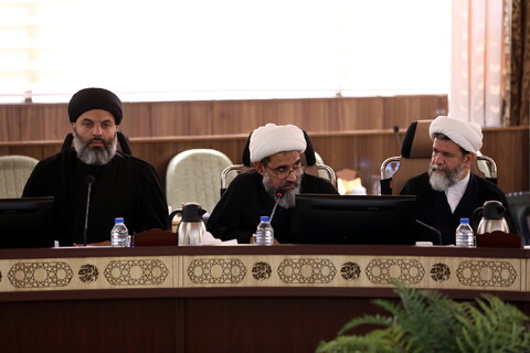 تصاویر/جلسه مدیر حوزه های علمیه به همراه معاونین ستادی با مدیران استانی حوزه های علمیه در مشهد مقدس