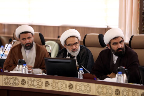 تصاویر/جلسه مدیر حوزه های علمیه به همراه معاونین ستادی با مدیران استانی حوزه های علمیه در مشهد مقدس