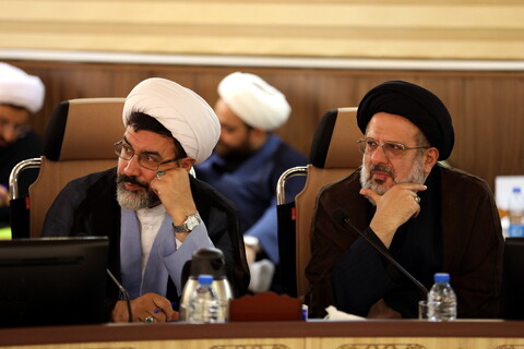 تصاویر/جلسه مدیر حوزه های علمیه به همراه معاونین ستادی با مدیران استانی حوزه های علمیه در مشهد مقدس