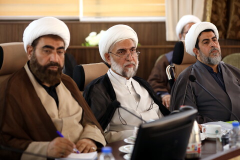 تصاویر/جلسه مدیر حوزه های علمیه به همراه معاونین ستادی با مدیران استانی حوزه های علمیه در مشهد مقدس