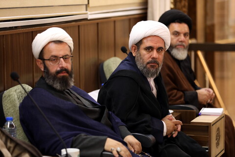 تصاویر/جلسه مدیر حوزه های علمیه به همراه معاونین ستادی با مدیران استانی حوزه های علمیه در مشهد مقدس