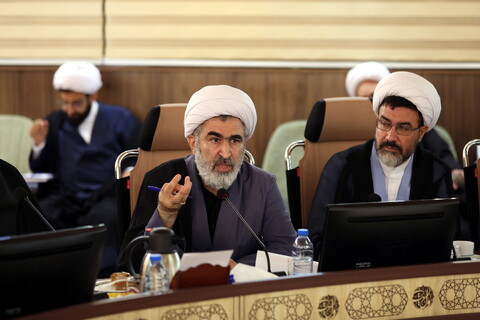 تصاویر/جلسه مدیر حوزه های علمیه به همراه معاونین ستادی با مدیران استانی حوزه های علمیه در مشهد مقدس