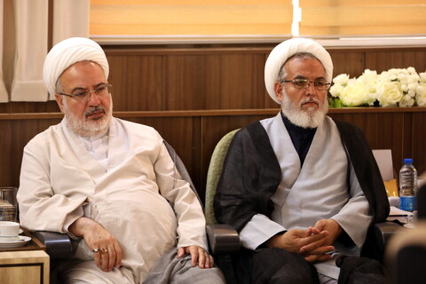 تصاویر/جلسه مدیر حوزه های علمیه به همراه معاونین ستادی با مدیران استانی حوزه های علمیه در مشهد مقدس