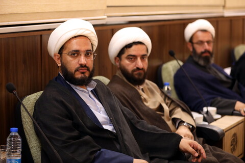 تصاویر/جلسه مدیر حوزه های علمیه به همراه معاونین ستادی با مدیران استانی حوزه های علمیه در مشهد مقدس
