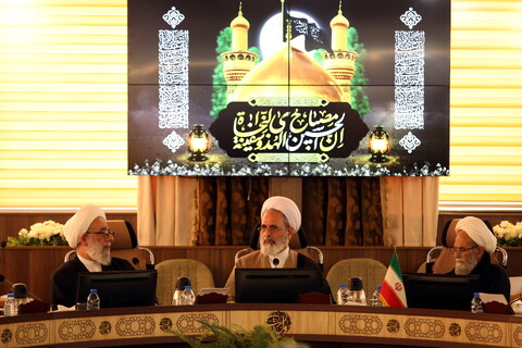 تصاویر/جلسه مدیر حوزه های علمیه به همراه معاونین ستادی با مدیران استانی حوزه های علمیه در مشهد مقدس