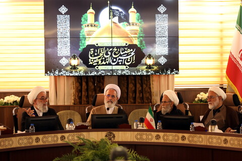 تصاویر/جلسه مدیر حوزه های علمیه به همراه معاونین ستادی با مدیران استانی حوزه های علمیه در مشهد مقدس