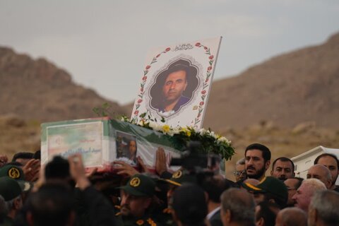 تصاویری از تشییع و خاکسپاری پیکر شهید سید اسدالله طاهری در خرم آباد