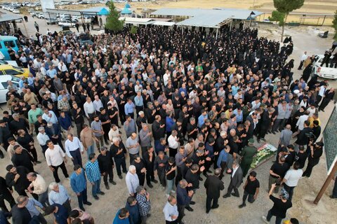 تصاویری از تشییع و خاکسپاری پیکر شهید سید اسدالله طاهری در خرم آباد