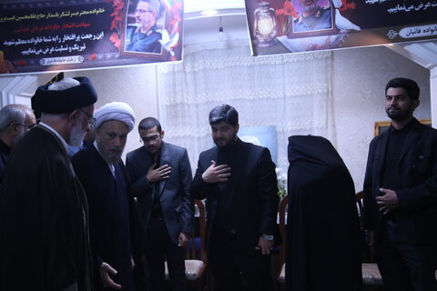 تصاویر| حضور نماینده ولی فقیه در فارس و جمعی از علمای شهر شیراز در منزل شهید غیب پرور