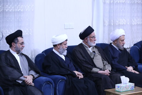 تصاویر| حضور نماینده ولی فقیه در فارس و جمعی از علمای شهر شیراز در منزل شهید غیب پرور