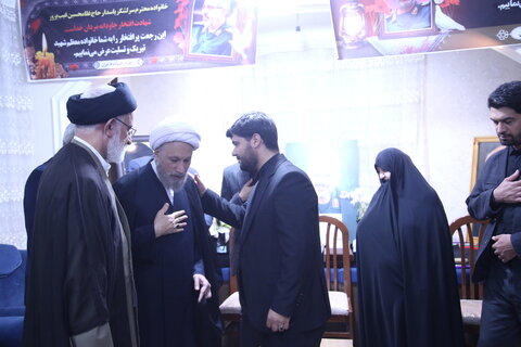 تصاویر| حضور نماینده ولی فقیه در فارس و جمعی از علمای شهر شیراز در منزل شهید غیب پرور
