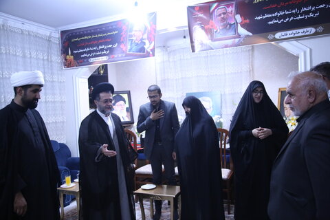 تصاویر| حضور نماینده ولی فقیه در فارس و جمعی از علمای شهر شیراز در منزل شهید غیب پرور