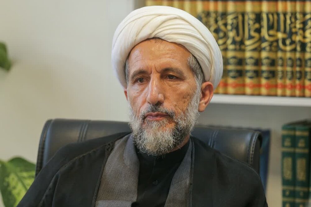 مسئولان با همراهی مردم در راستای پیشبرد اهداف انقلاب گام بردارند