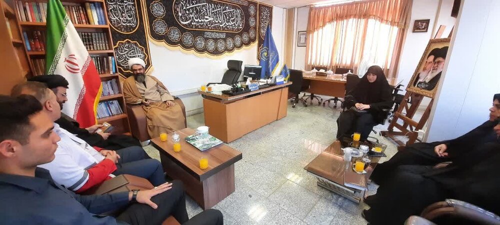 دیدار مسئولان جمعیت هلال‌احمر استان مرکزی با مدیر حوزه‌ علمیه خواهران استان+عکس