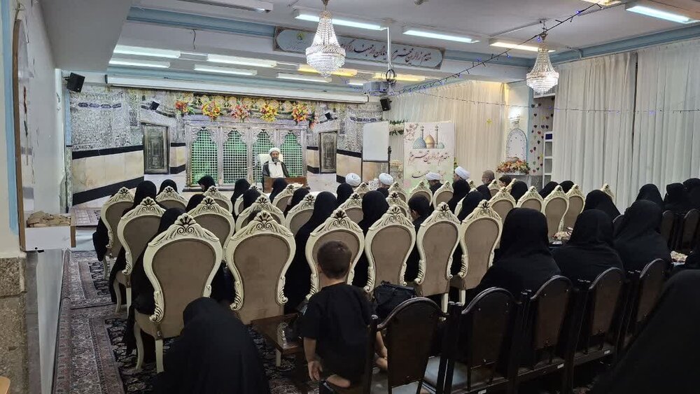 حوزه‌های علمیه خواهران با تقدیم چهار شهیده دِین خود را به نظام و انقلاب اسلامی ادا کرد/ راه مادر و همسر شهید، باید نسل‌ها تداوم یابد