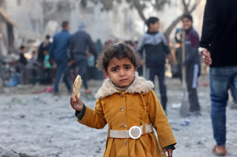 رغيف الخبز في غزة بـ15 دولاراً.. من يملك ثمن الحياة؟