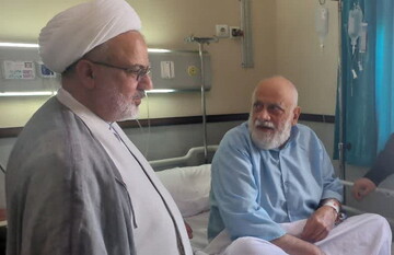 عیادت نماینده آیت‌الله اعرافی از استاد پیشکسوت + عکس