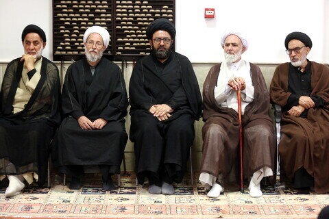 Imágenes: Ceremonia de luto por el martirio del Imam Sayyad (P) en las residencias de los grandes ayatolás