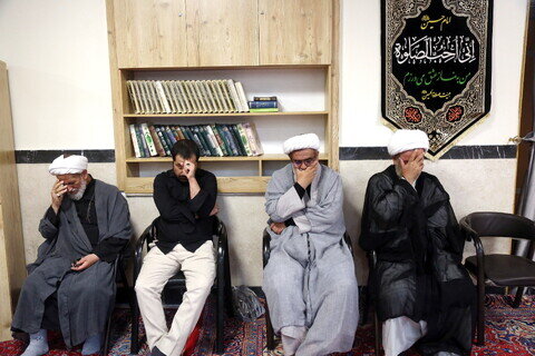 Imágenes: Ceremonia de luto por el martirio del Imam Sayyad (P) en las residencias de los grandes ayatolás