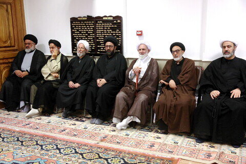 Imágenes: Ceremonia de luto por el martirio del Imam Sayyad (P) en las residencias de los grandes ayatolás