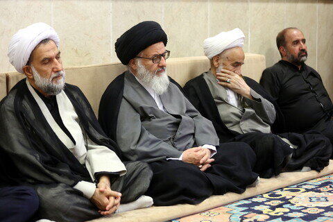 Imágenes: Ceremonia de luto por el martirio del Imam Sayyad (P) en las residencias de los grandes ayatolás
