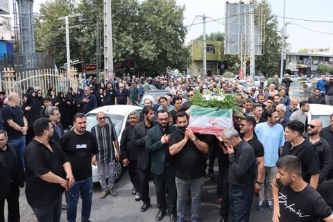 اقامه نماز نماینده ولی فقیه مازندران بر پیکر اسوه صبر و استقامت حاجیه خانم فاطمه نیکدوز مادر شهید والامقام سردار سیدعلی دوامی