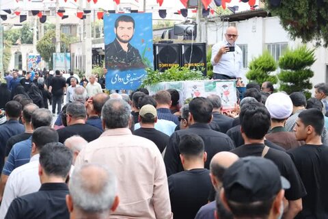 اقامه نماز نماینده ولی فقیه مازندران بر پیکر اسوه صبر و استقامت حاجیه خانم فاطمه نیکدوز مادر شهید والامقام سردار سیدعلی دوامی