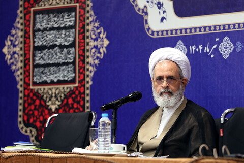 تصاویر/ گفتگوی صمیمی آیت الله اعرافی با مدیران مدارس علمیه و معاونین ستادی