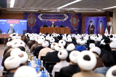 تصاویر/ گفتگوی صمیمی آیت الله اعرافی با مدیران مدارس علمیه و معاونین ستادی