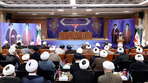 تصاویر/ گفتگوی صمیمی آیت الله اعرافی با مدیران مدارس علمیه و معاونین ستادی