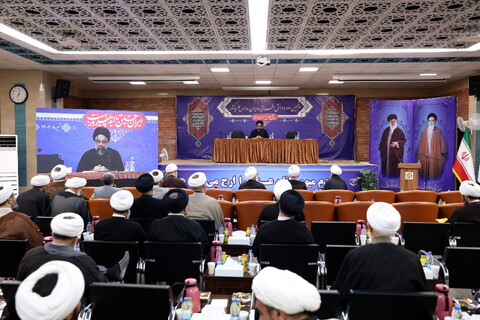 تصاویر/ گفتگوی صمیمی آیت الله اعرافی با مدیران مدارس علمیه و معاونین ستادی