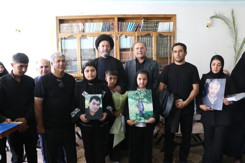 تصاویر/ دیدار جمعی از خانواده های اهدا کننده عضو با امام جمعه اردبیل