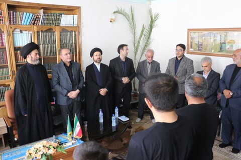 تصاویر/ دیدار جمعی از خانواده های اهدا کننده عضو با امام جمعه اردبیل